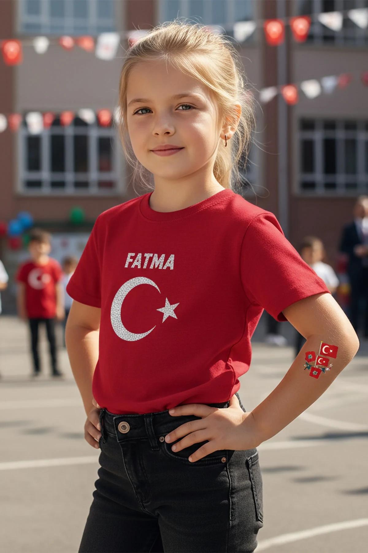 kırmızı çocuk tişört, reflektör beyaz ay yıldız baskı ve göğüste FATMA isim yazısı