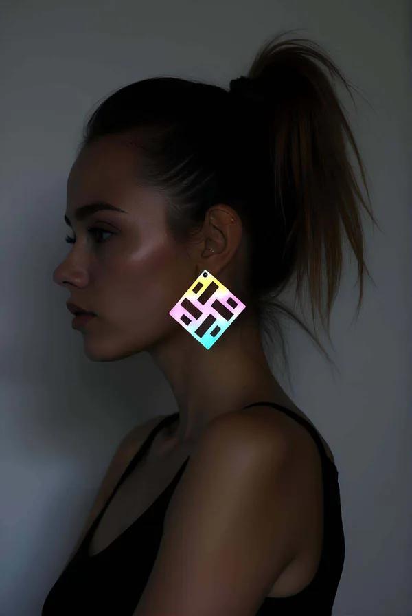 Holografik kare küpe gökkuşağı renkleri lazer kesim dikdörtgen boşluklar geometrik akrilik 6 cm