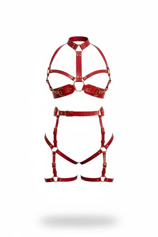 Kırmızı suni deri 2 parçalı vücut harness seti, altın O-halkalar, ayarlanabilir tokalar, göğüs boyunluk çerçevesi ve bel jartiyer bacak askıları