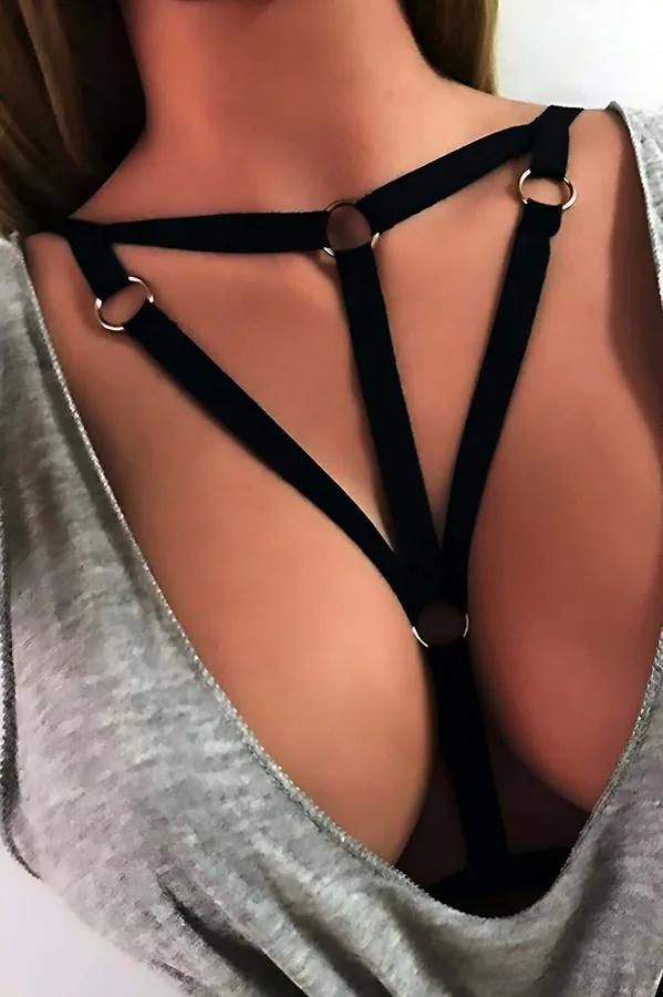siyah elastik göğüs harness'ı üçgen askı yapılandırması gümüş O-halka konnektörler moda aksesuarı
