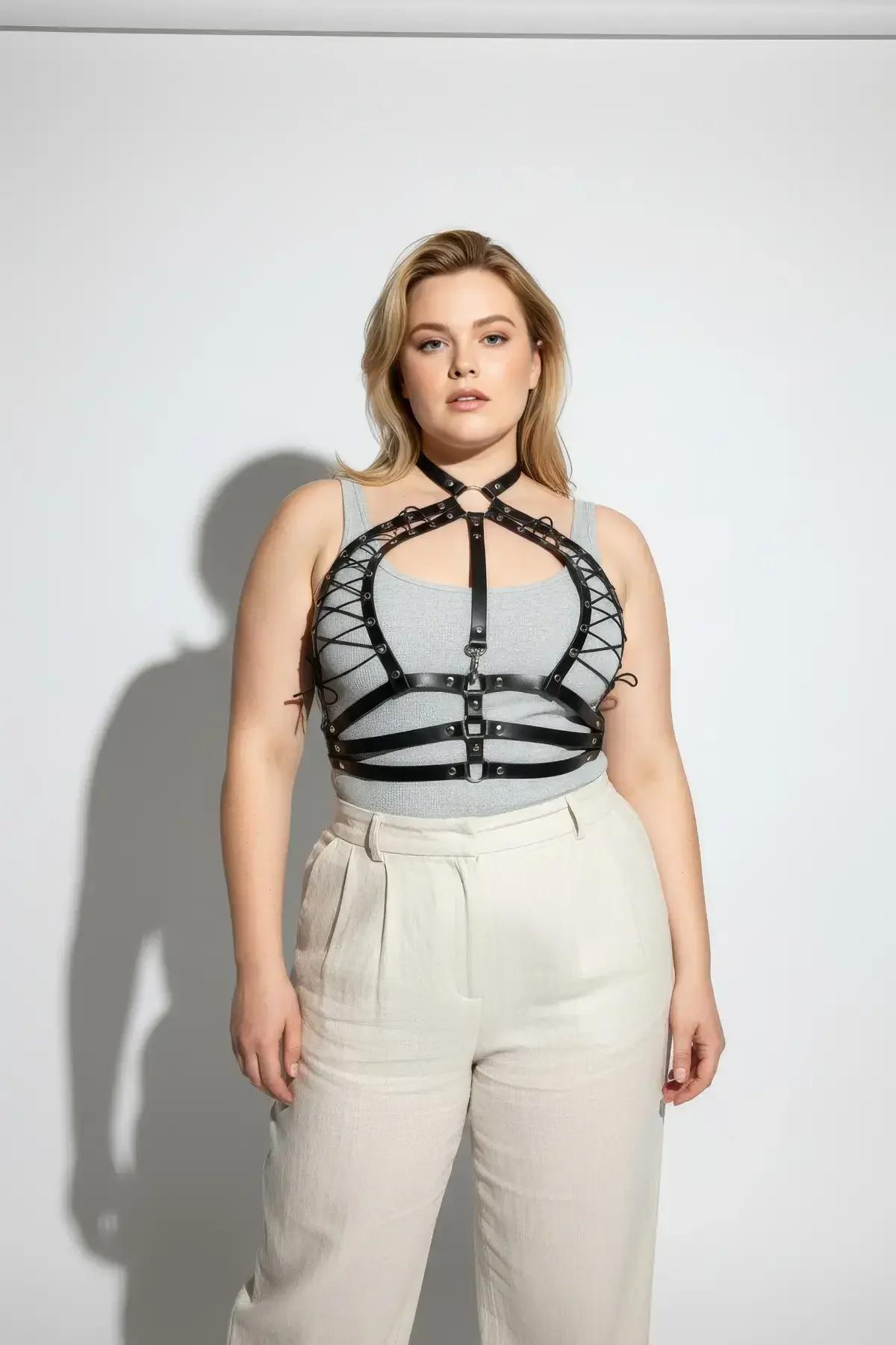 korse tarzı siyah harness halter boyunluk bej midi etek kombini tam boy