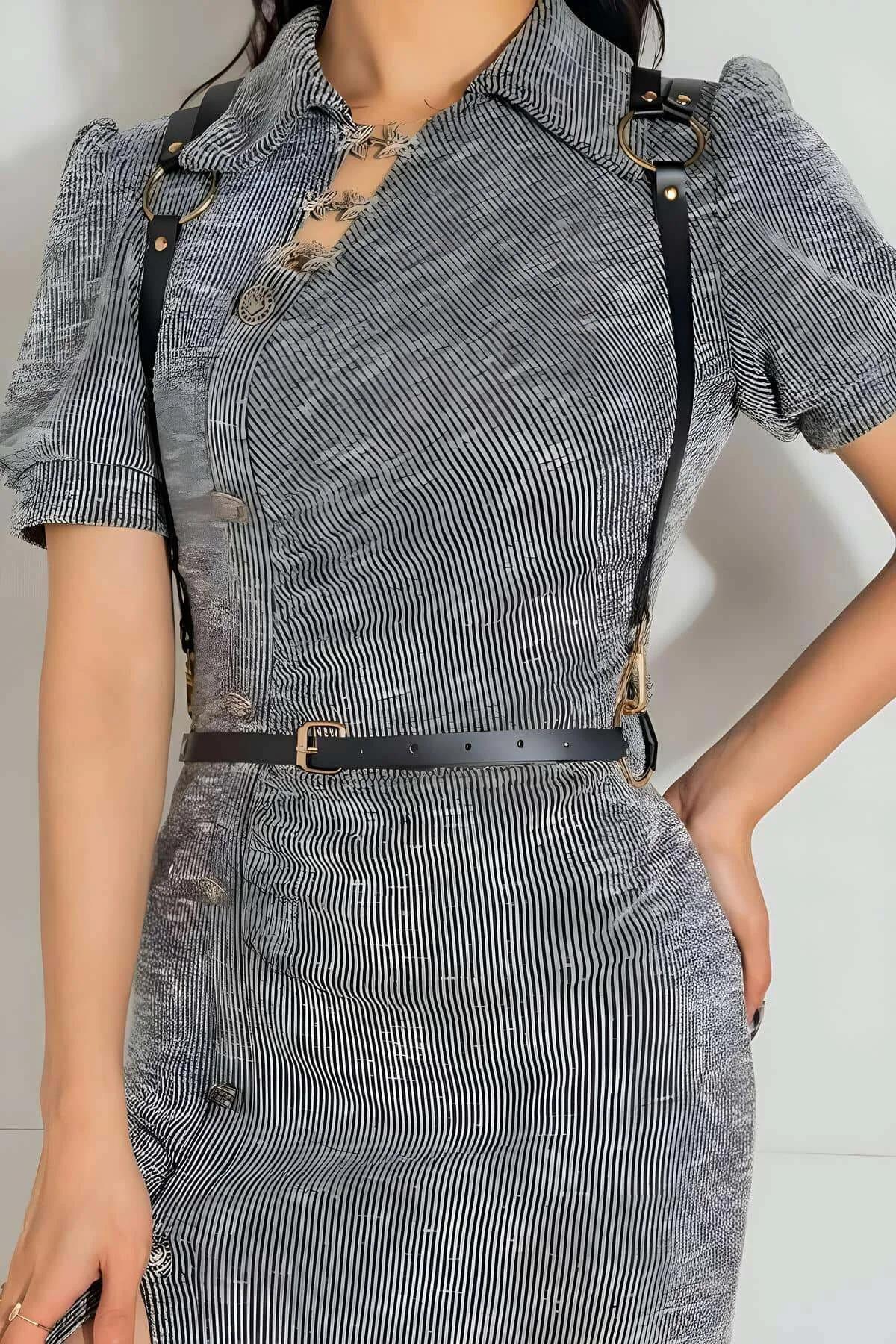 siyah vegan deri bel harness antik pirinç dikdörtgen toka ayar detayı