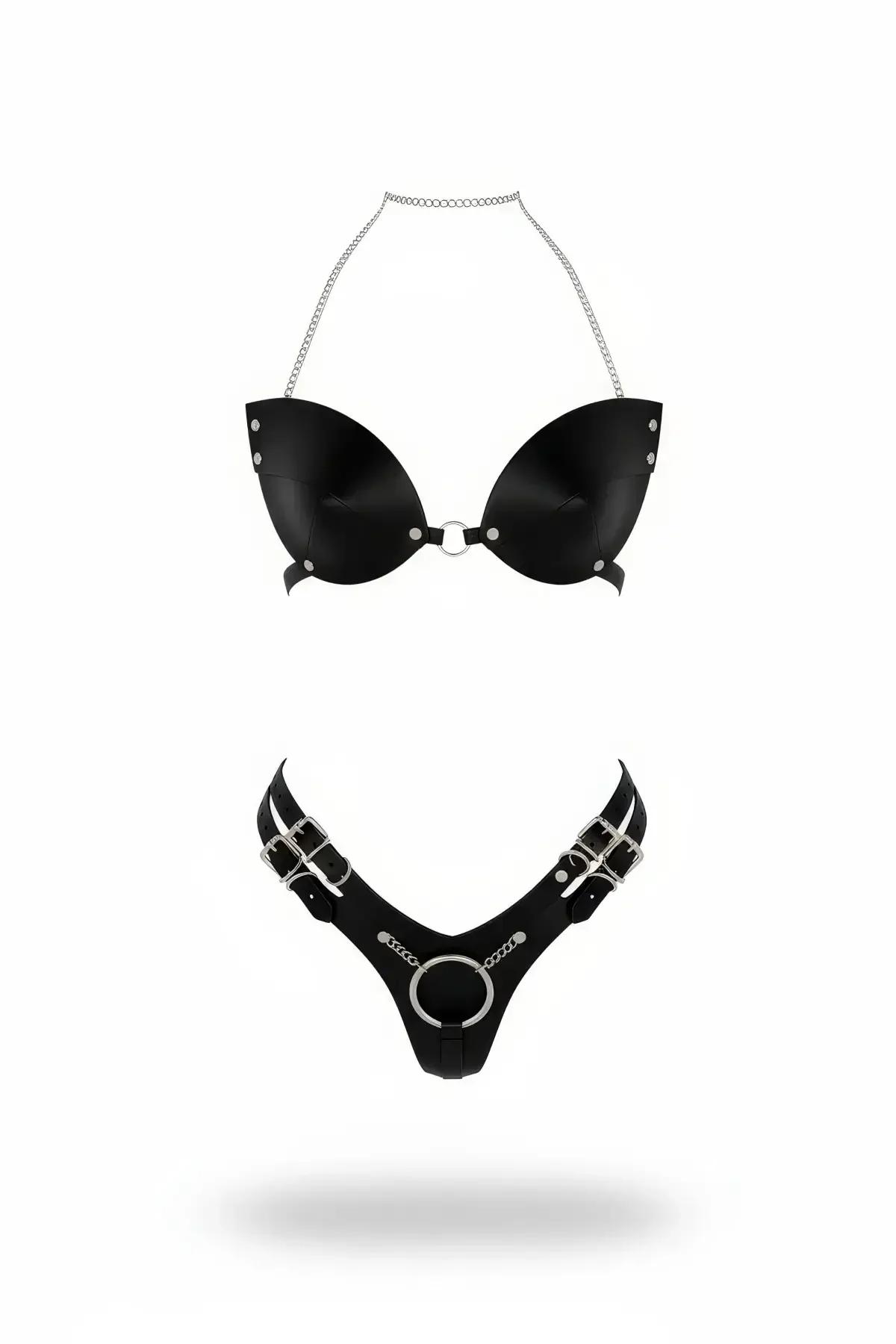 Eşleşen çift tokalı tanga harness yanında gümüş zincir boyun askısı ve O-halkalı siyah suni deri boyundan bağlı bralet