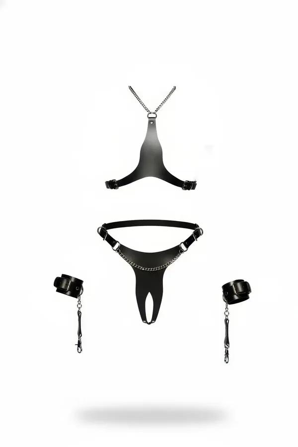 Gümüş zincir süsleme, göğüs paneli, kalça tanga ve iki bilek manşetli siyah suni deri dört parça vücut harness seti düz serili