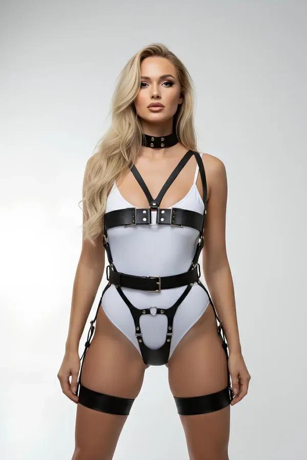 Siyah suni deri tam vücut harness - çoker, V-göğüs askısı, pirinç renkli toka ve elastik uyluk bandı