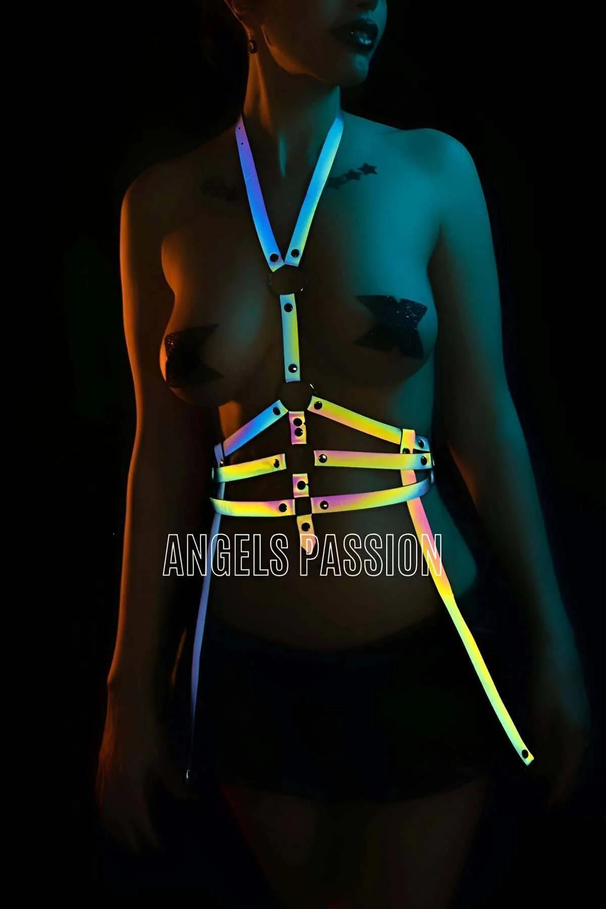 Gökkuşağı reflektörlü harness spot ışık altında neon sarı yeşil mavi pembe bant efekti halter boyun jartiyer askılı