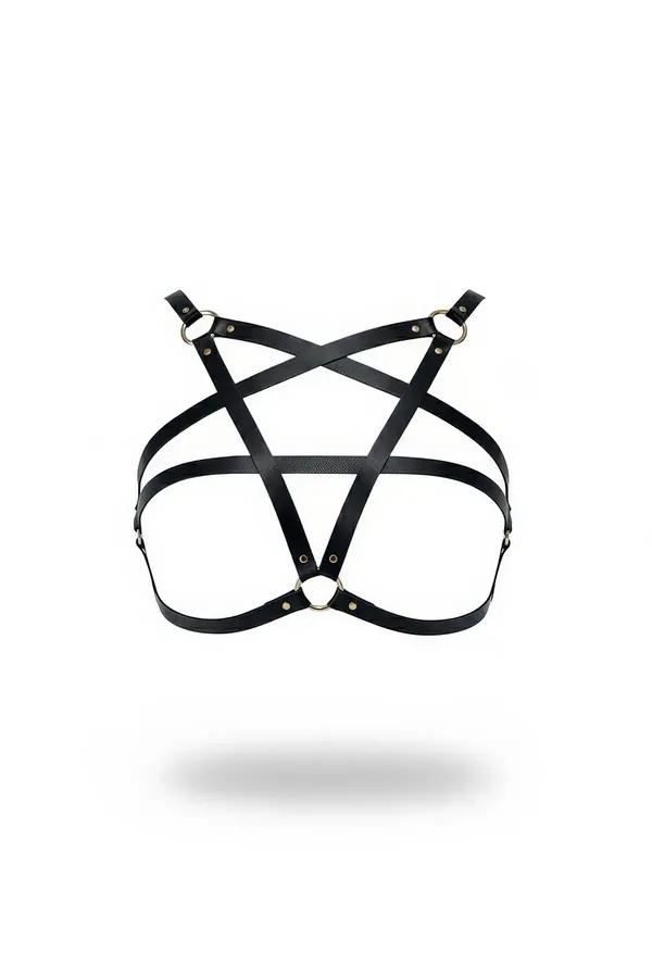beyaz arka planda pentagram askı tasarımı ve altın tonlu O-halkalı siyah suni deri yıldız göğüs harness
