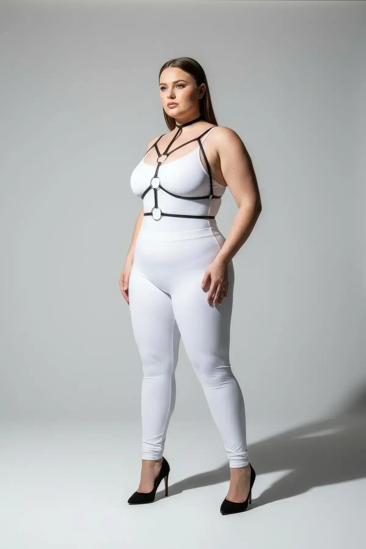 Kaydırmalı toka omuz askılı ayarlanabilir siyah PU deri vücut harness arka görünümü