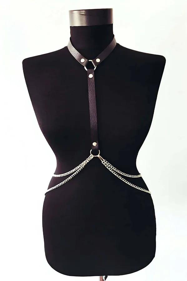 siyah vegan deri choker harness altın çift zincir beden aksesuar manken üzerinde