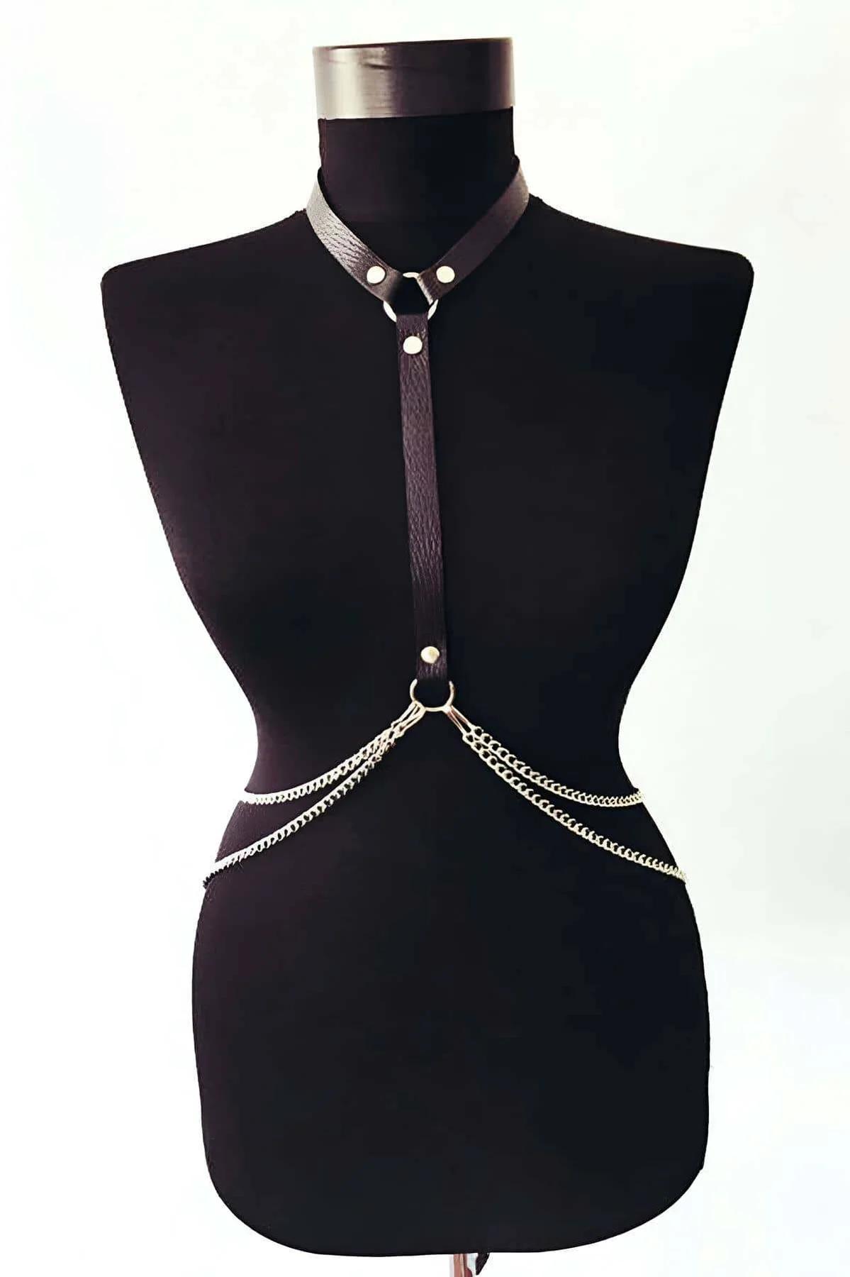 siyah vegan deri choker harness altın çift zincir beden aksesuar manken üzerinde