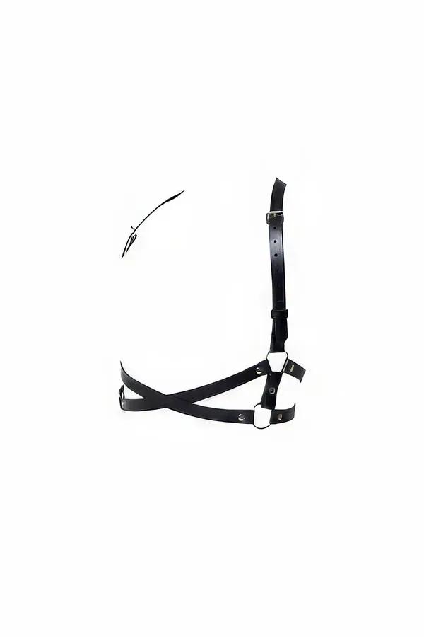 tek asimetrik omuz askısı, çapraz ön panel ve antrasit tokalarıyla siyah suni deri underbust harness sütyen