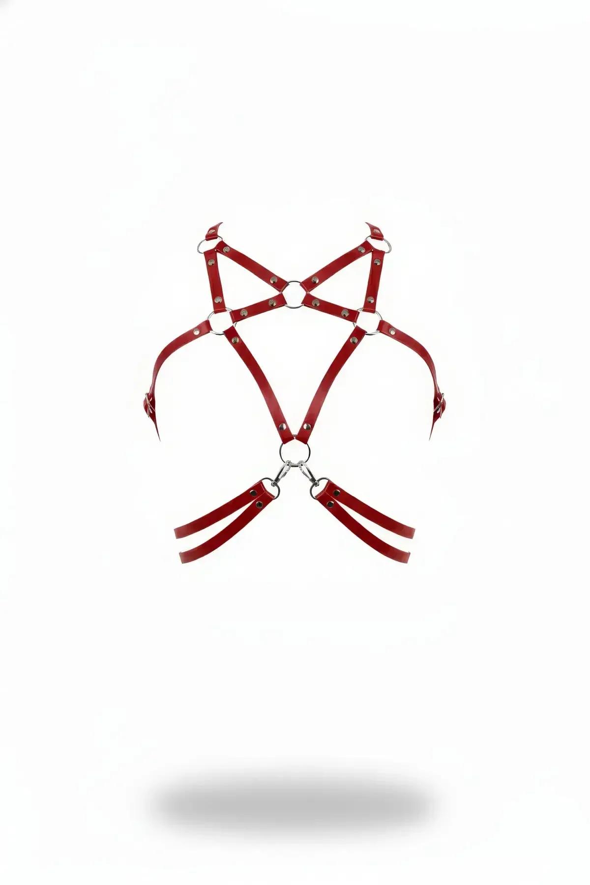 yıldız-çapraz askı geometrisi ve çift underbust bantlarıyla kırmızı suni deri O-halka göğüs harness, gümüş donanım