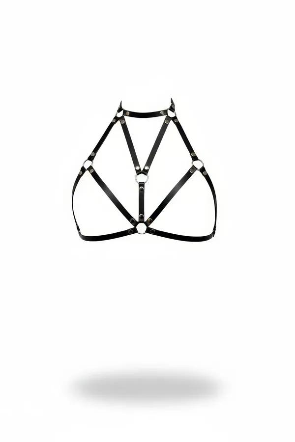 Siyah suni deri kafesli halter harness sütyen, üç gümüş O-halka ve perçin aksesuarı geometrik askı konfigürasyonu