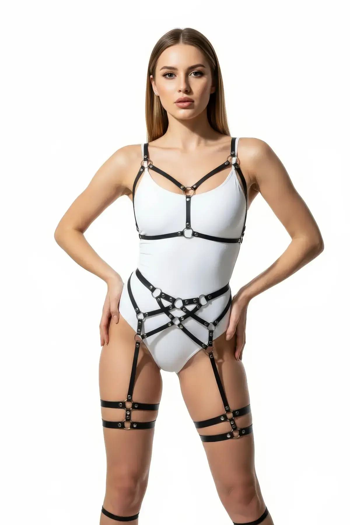 Siyah çok askılı vücut harness arka görünümü, bel kemeri ve düşen askı detayı
