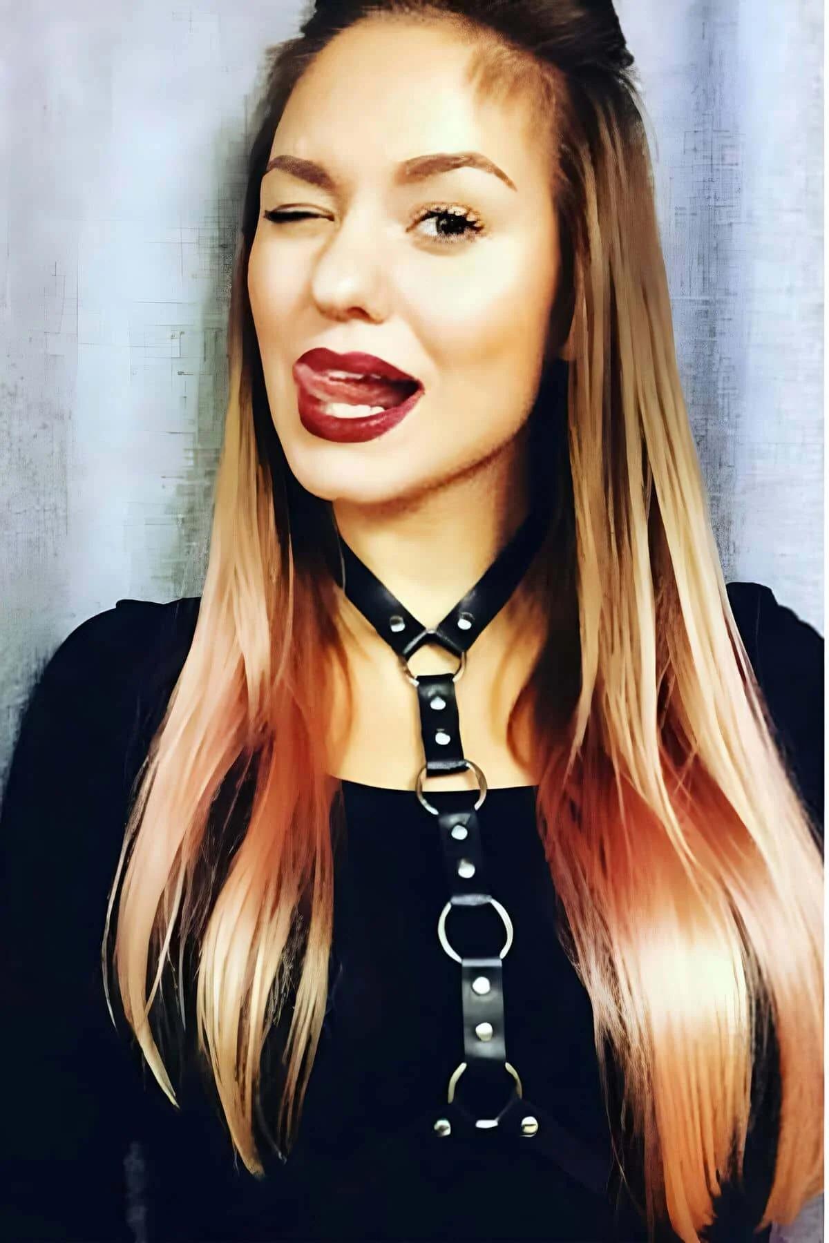 siyah suni deri Y-askılı göğüs harness üç üst üste gümüş O-halka ve perçin zımba göğüste