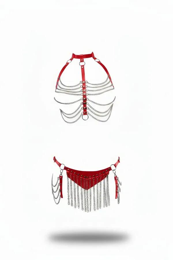 Kırmızı suni deri vücut harness, 8 sıra gümüş zincir ve eşleşen zincir püskül kalça etek seti, beyaz arka plan üzerinde düz sergileme