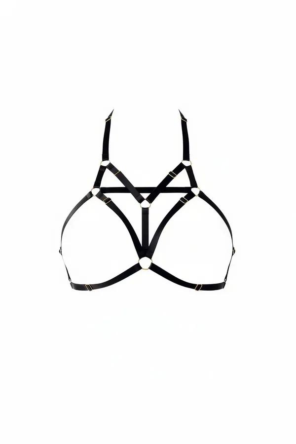 Beyaz arka planda 5 gümüş O-halka ve üçgen askı panelli siyah suni deri geometrik underbust göğüs harness