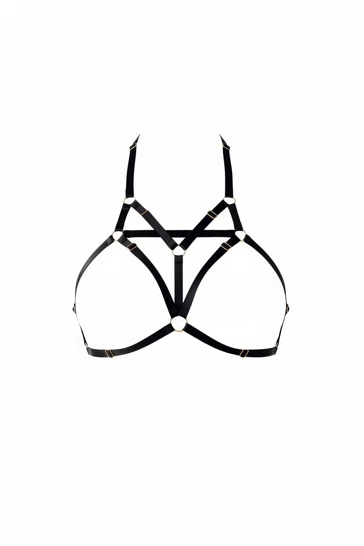 Beyaz arka planda 5 gümüş O-halka ve üçgen askı panelli siyah suni deri geometrik underbust göğüs harness