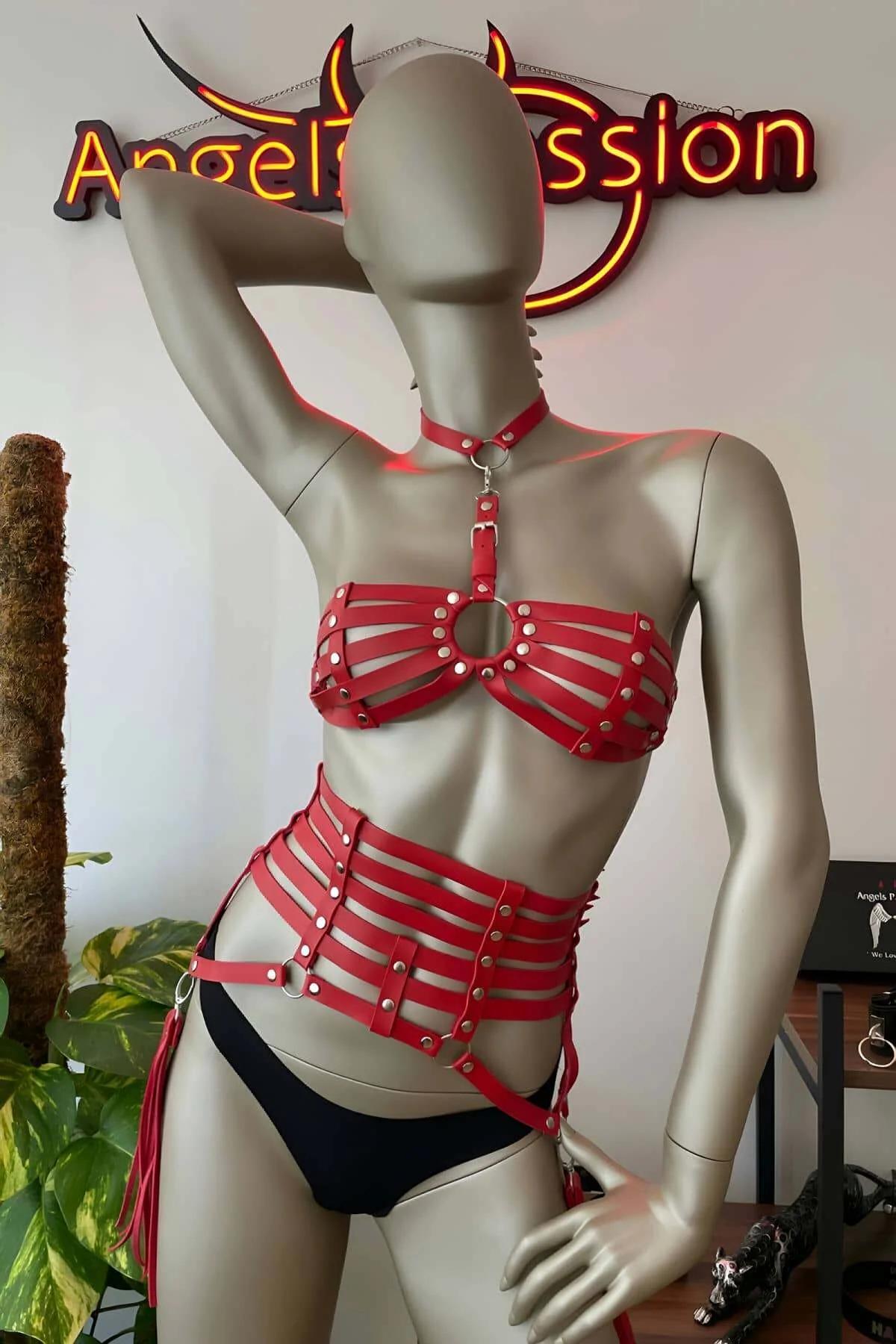 Kırmızı Suni Deri Püskül Detaylı Korse Bralet ve Jartiyer Takım