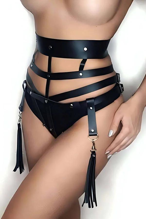 Entegre tanga ve uzun altın D-halka püsküllü siyah suni deri bel harness çok bantlı sarma