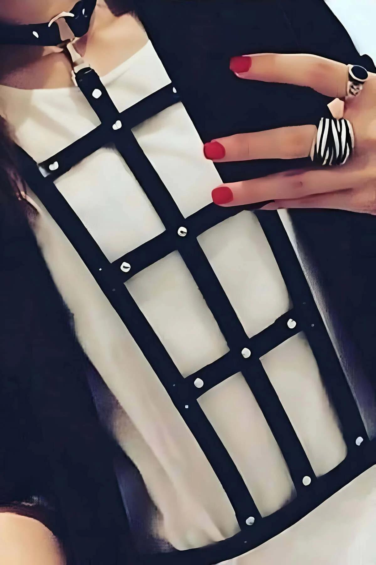 siyah suni deri göğüs harness dikdörtgen kafes desen gümüş perçinli ızgara yapısı