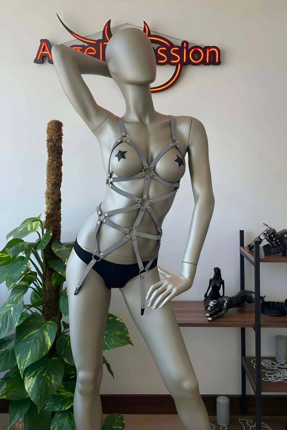 Metal O-halka birleşim noktaları ve yıldız desen strap düzeniyle reflektör naylon vücut harness göğüs kafes bölümü