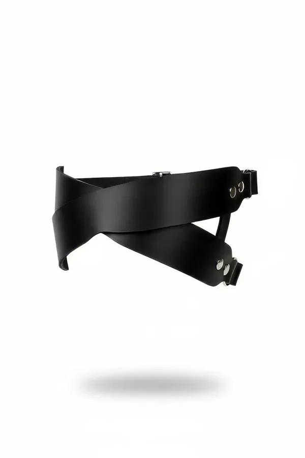 Örtüşen askılar ve gümüş çıtçıt perçinlerle siyah suni deri geniş bantlı çapraz detaylı çoker harness