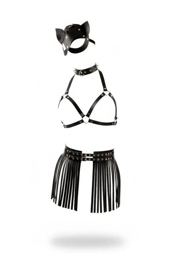 Sivri uçlu çoker, gümüş O-halkalı göğüs harness ve zımbalı saçaklı mini etek ile siyah suni deri kedi kulağı harness seti