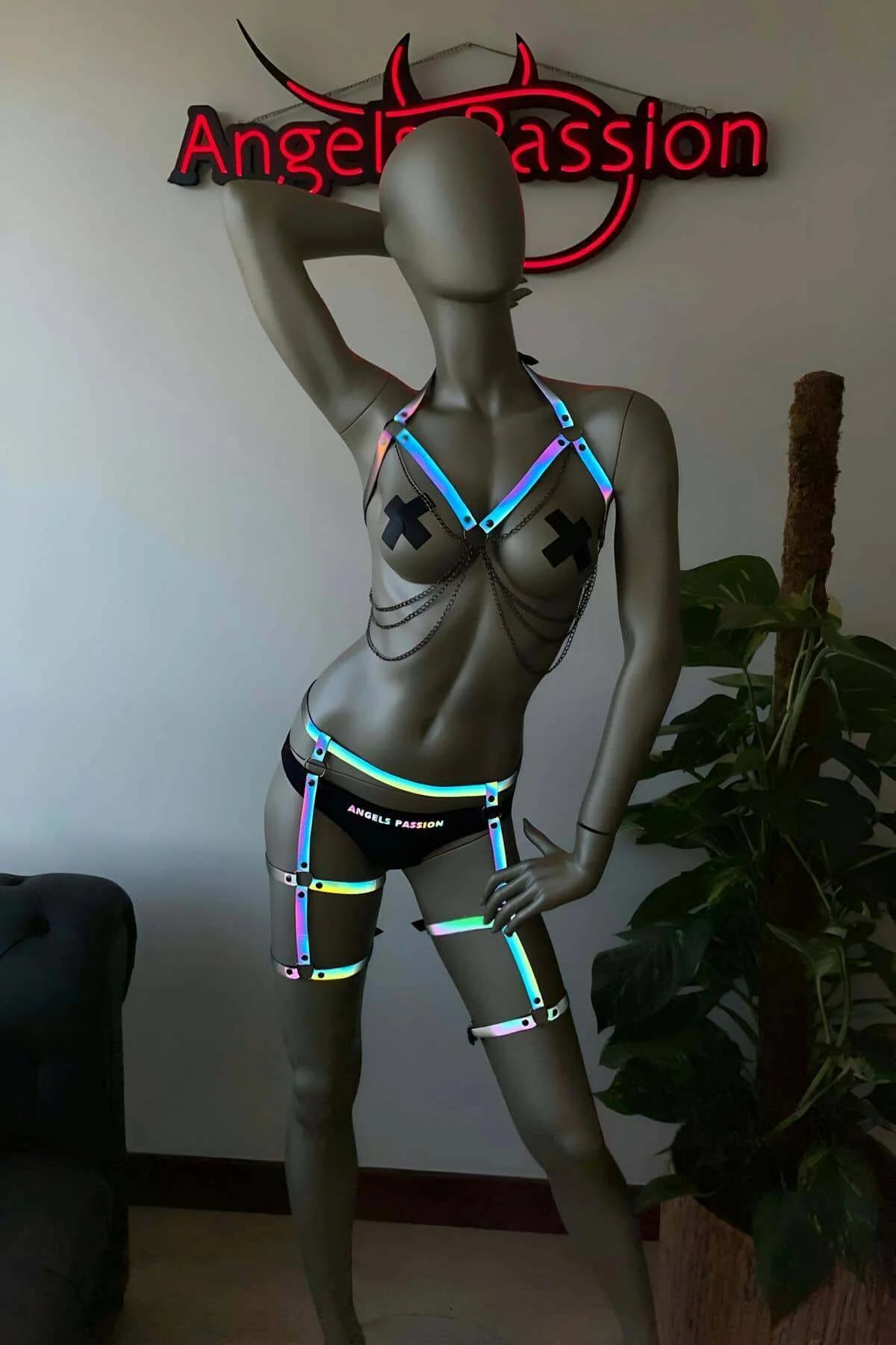 1,5 cm genişliğinde reflektör strap kaydırma toka ayarlayıcılarla iridyan uyluk kafes harness yan açı görünümü