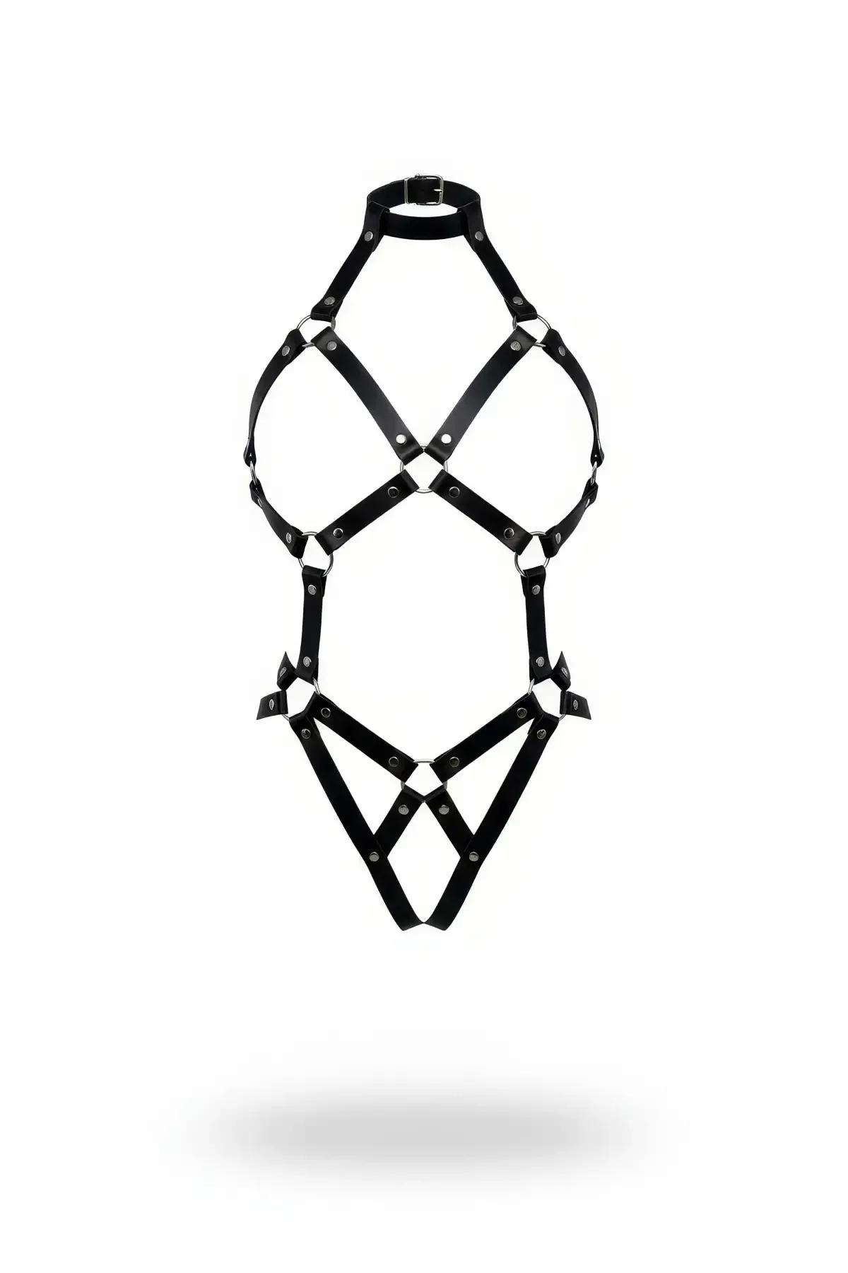 Geometrik çapraz askılı, entegre boyun yakası ve gümüş tonlu O-halka perçinli siyah suni deri ayarlanabilir vücut harness