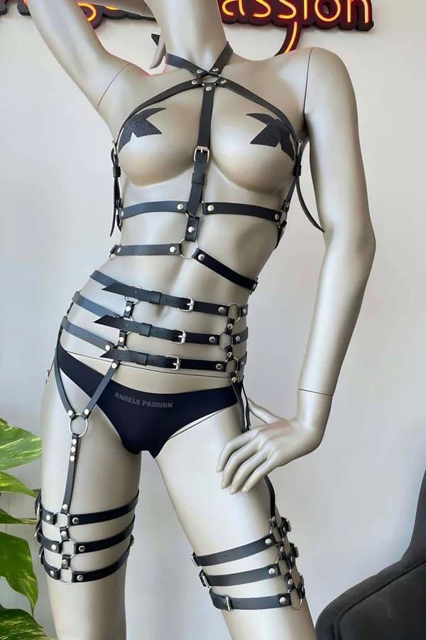 siyah vegan deri tam vücut harness takımı gümüş O-halka ve metal toka detayı jartiyer bantlı set
