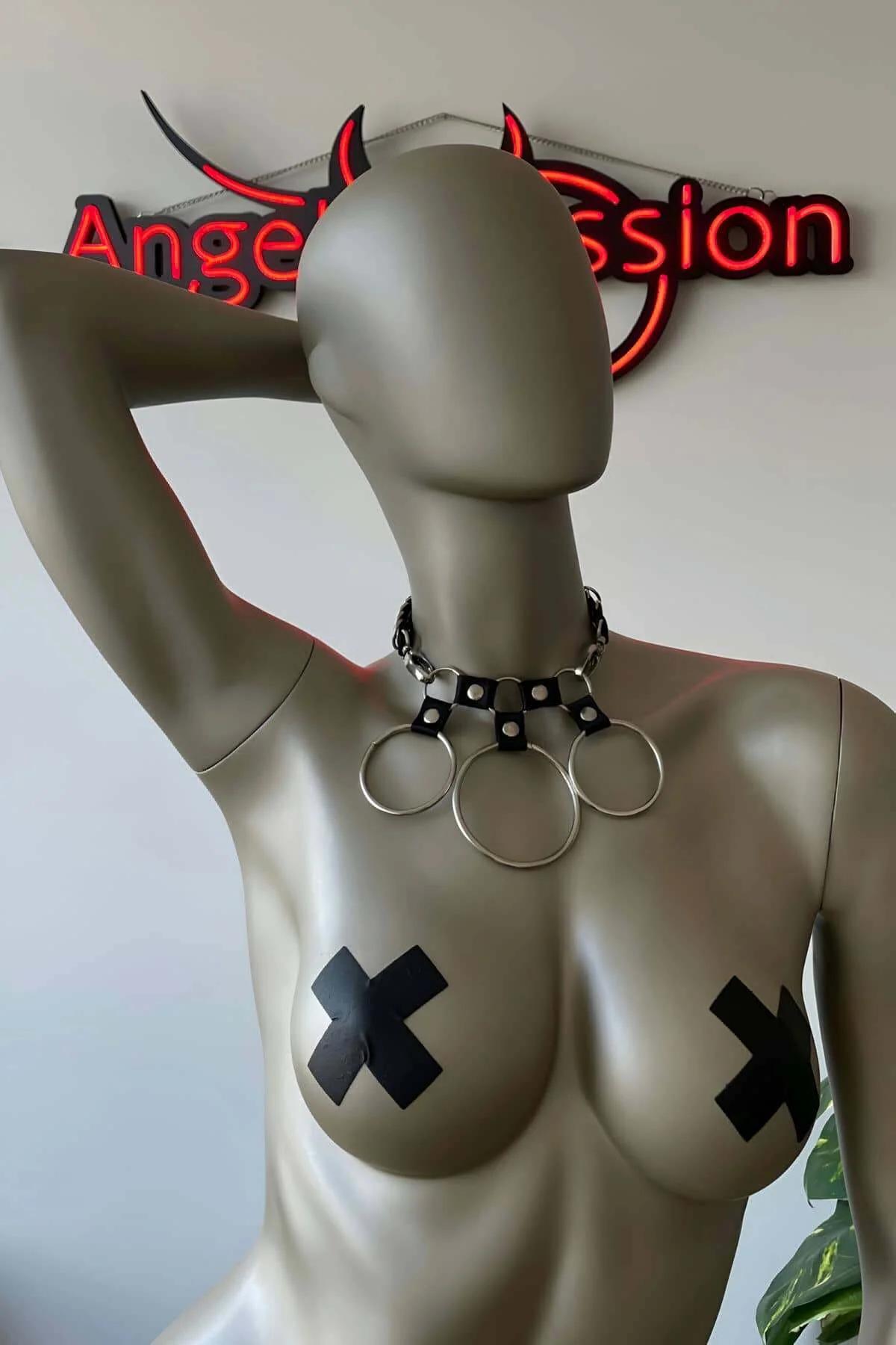 Lastik ve Halka Detaylı Seksi Choker