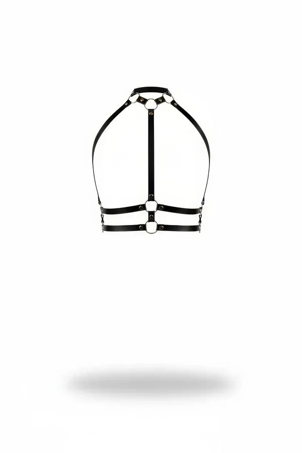 Krom O-halkalı ve çift bustiye altı askılı siyah suni deri halter boyun göğüs harness, beyaz arka plan