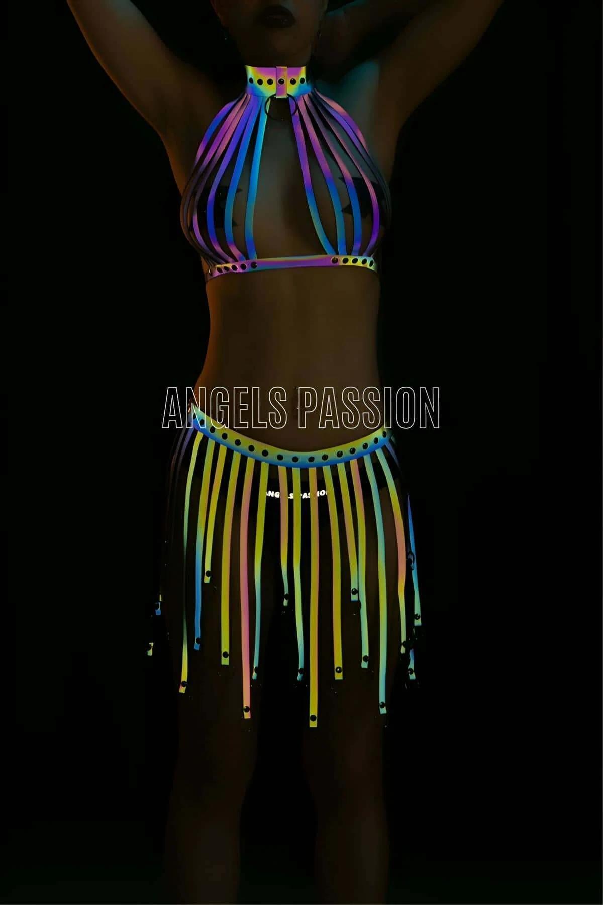 UV kara ışık altında perçin donanımıyla neon gökkuşağı parlayan çok renkli reflektör halter üst ve saçak etek seti