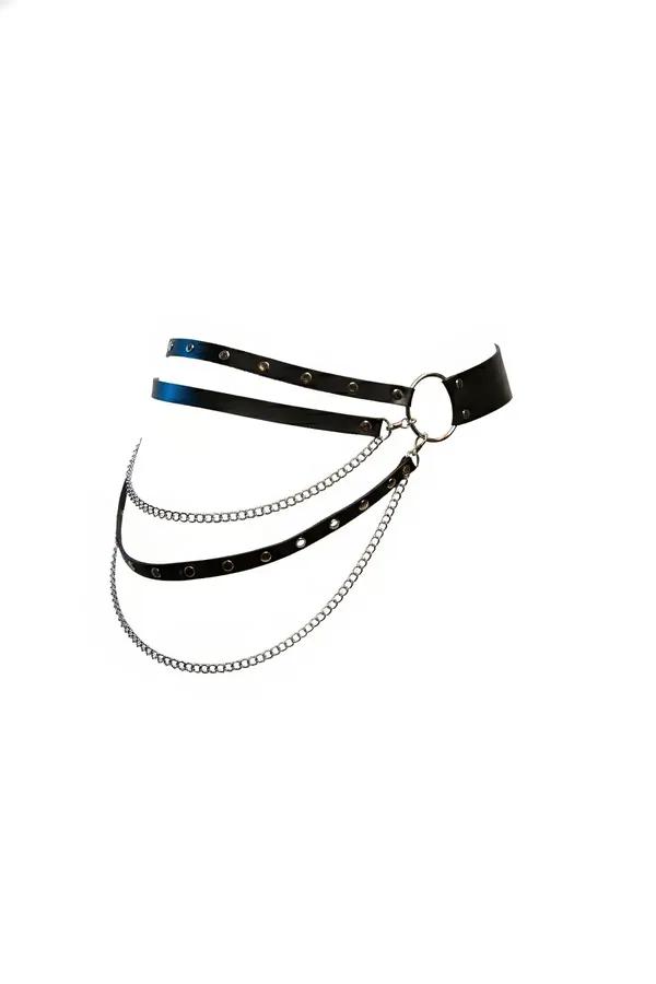 Gümüş O-halka ilmek zımbalı ve üç sallantı zincirli siyah suni deri bel harness