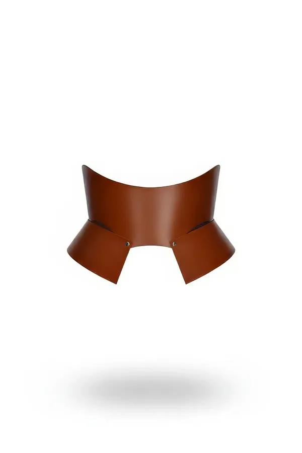 açılan mimari paneller ve gümüş perçin donanım detayıyla yapılandırılmış taba suni deri bel harness