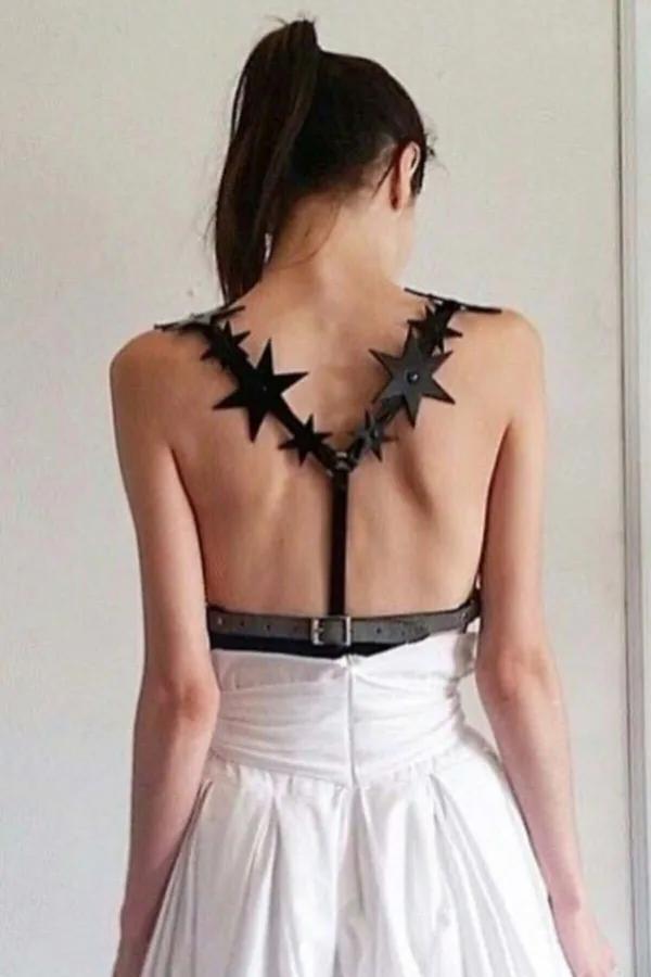 siyah suni deri yıldız detaylı bel ve sırt harness kemer sırt görünümü omuz aplikleri