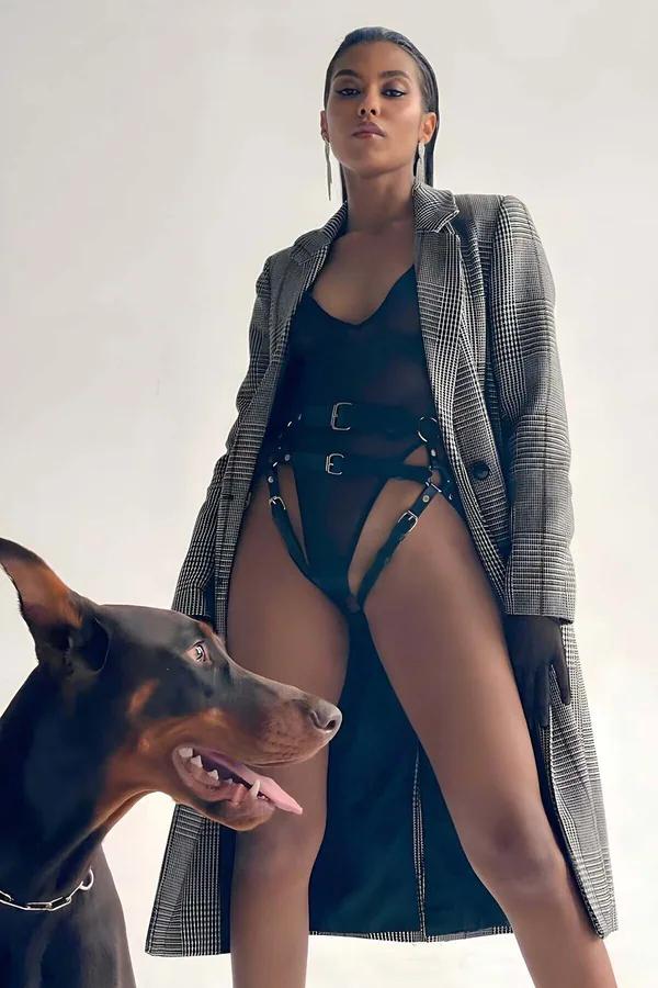 çift gümüş tokalı bel bandı ve uyluk askılı siyah suni deri askılı kasıksız harness külot