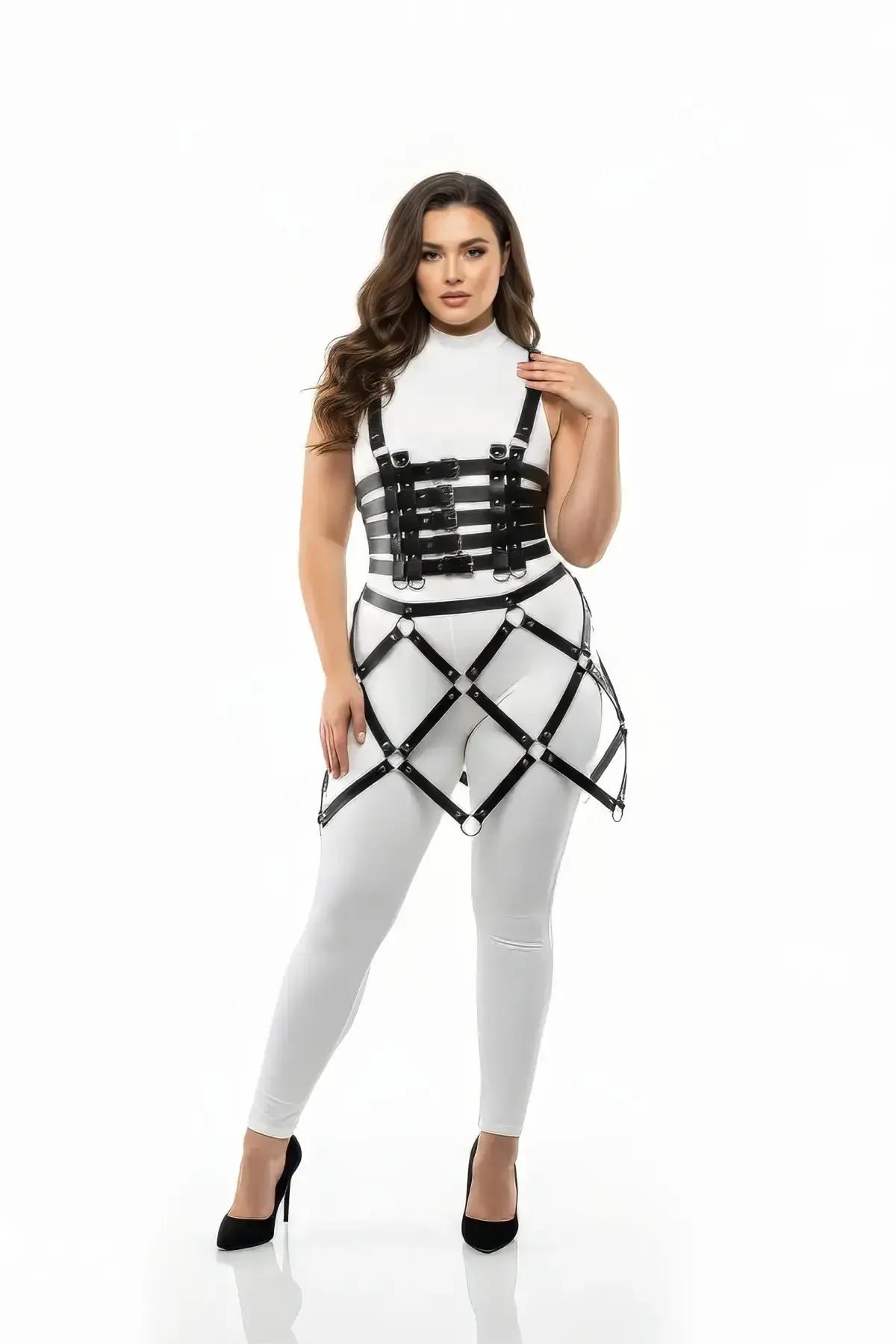 Her iki yanda gümüş toka kapamali siyah PU deri beş bantlı korse harness paneli