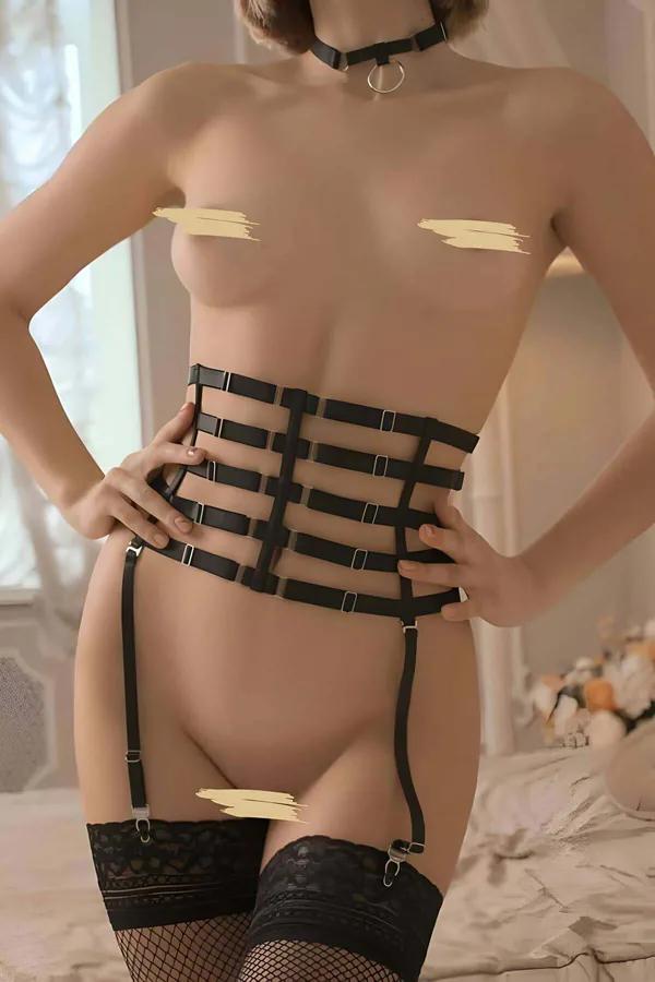 Beş yatay askı sırası, dört jartiyer klipsi ve gümüş kaydırıcı aksesuarlı siyah elastik kafes bel harness