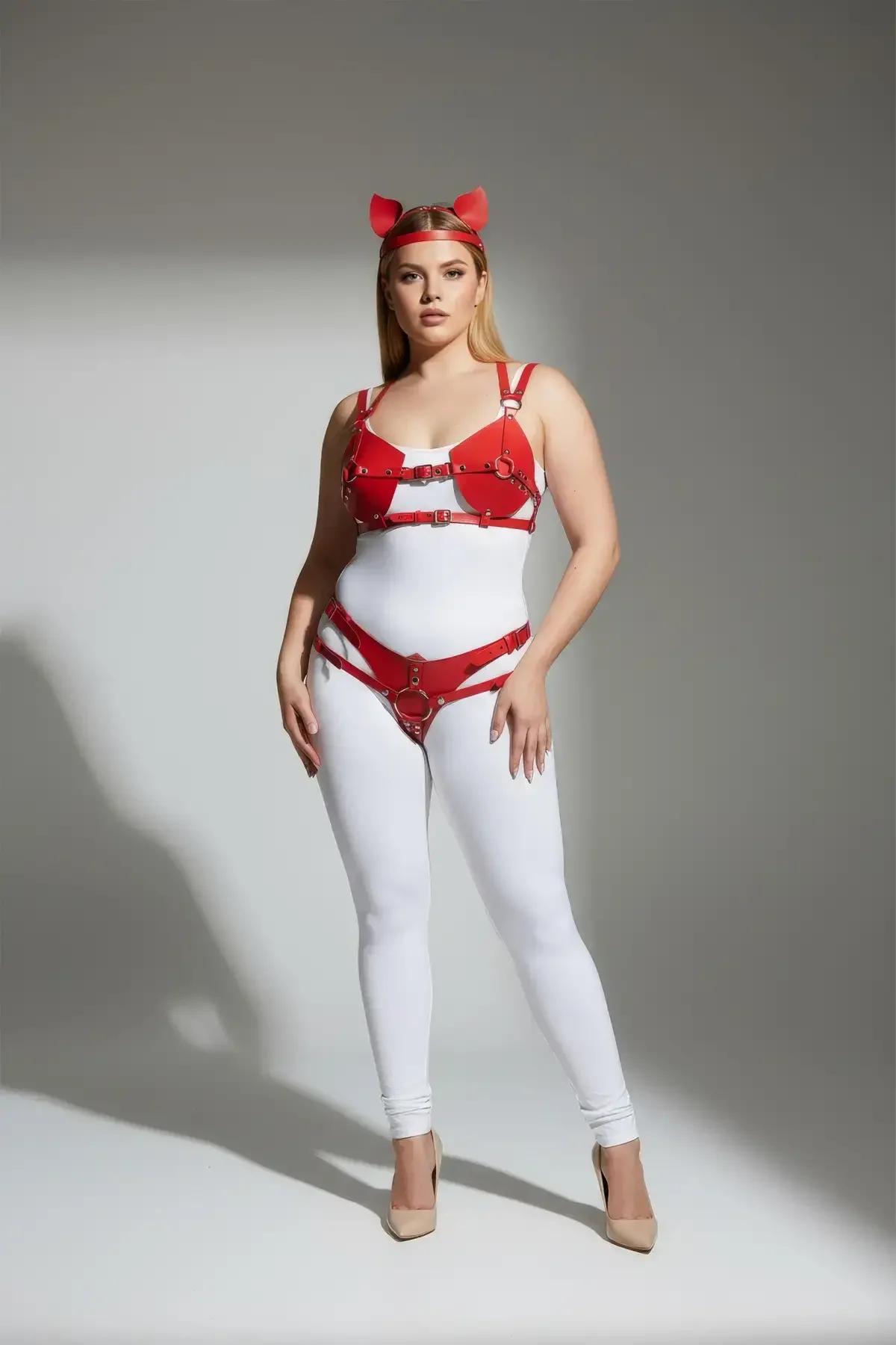 Kedi kulak bandlı kırmızı vegan deri harness takımı — gümüş O-halkalı kızıl sütyen göğüs harness ve kalça askısı