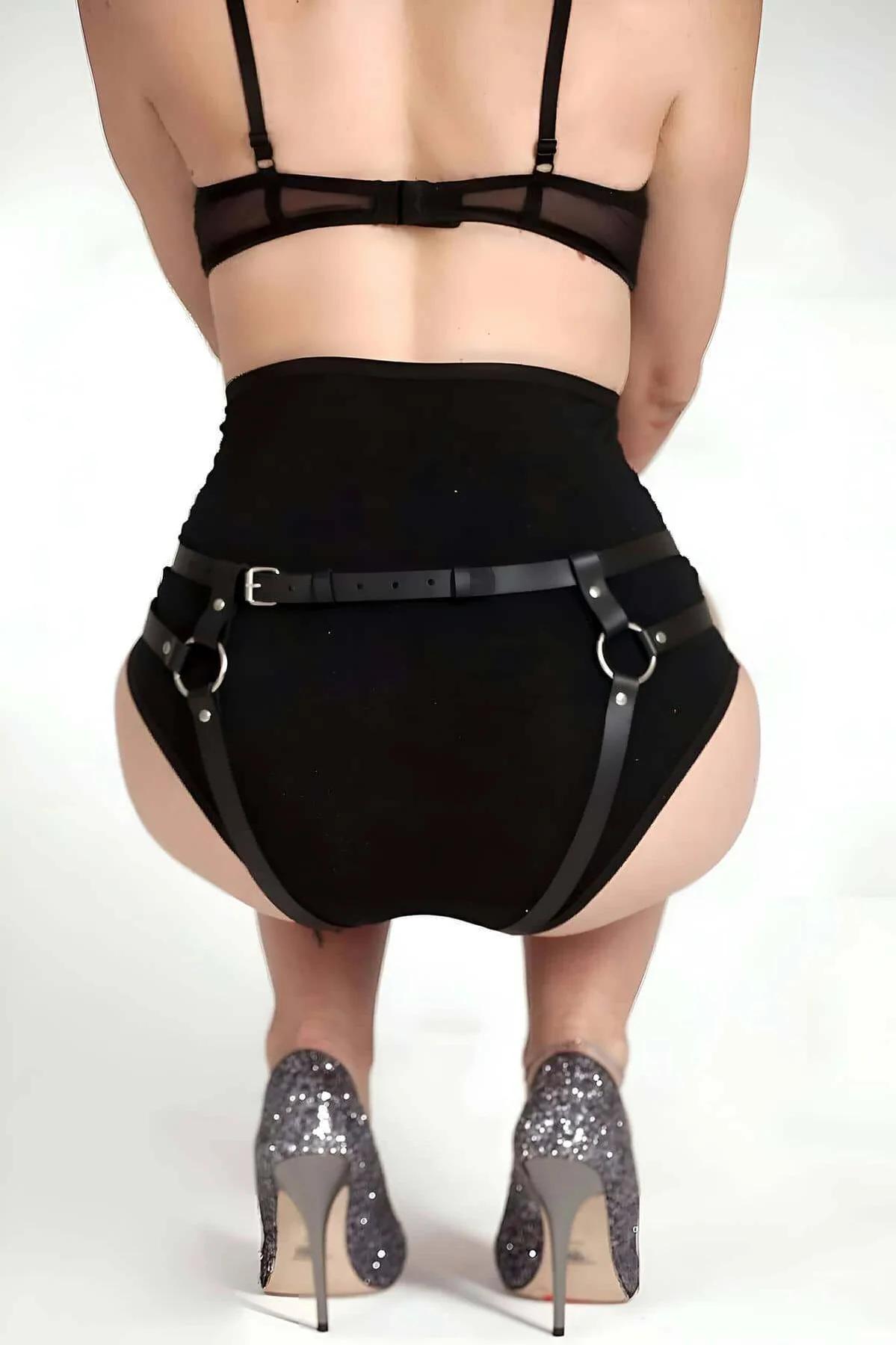 Yüksek bel siyah harness külot bel toka ayar mekanizması detayı