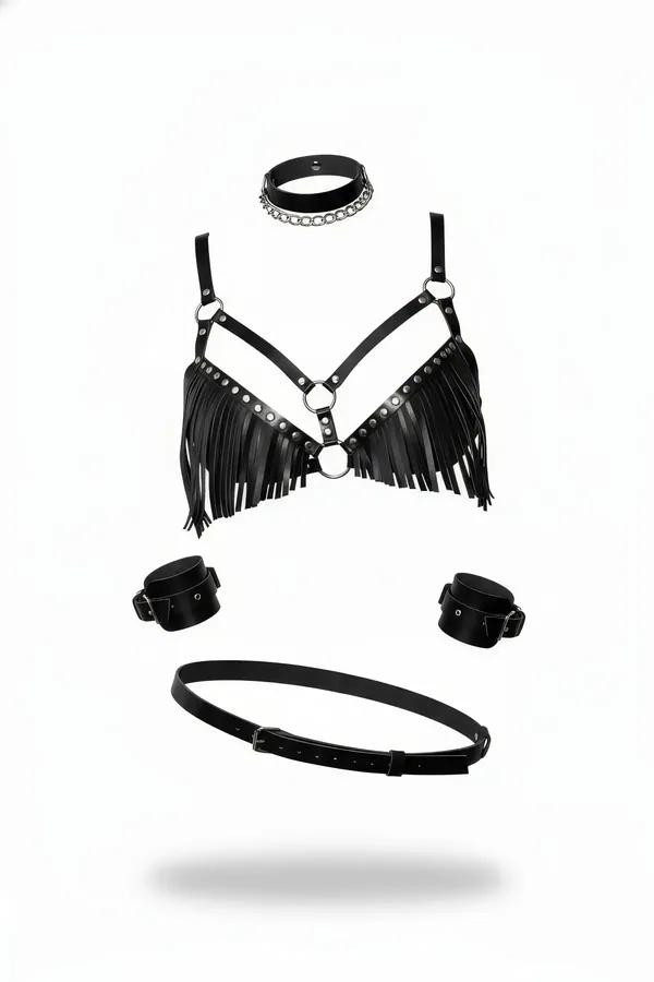 Siyah suni deri püsküllü harness bralette set, gümüş zincirli çoker, bel kemeri ve iki bilek manşeti düz yayılım
