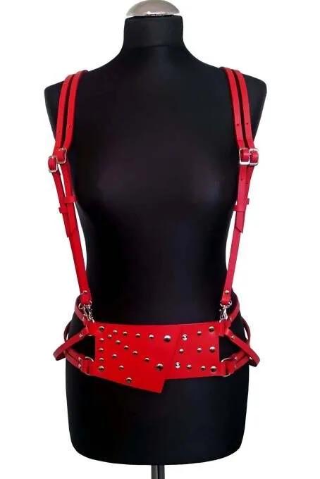 kırmızı vegan deri omuz harness gümüş perçinli bel paneli ayarlanabilir toka