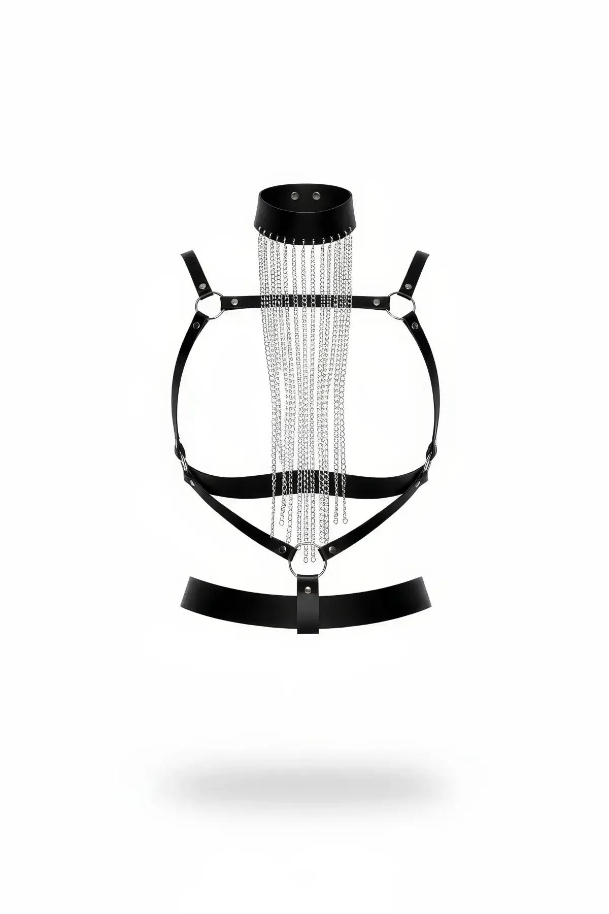Çoker boyunluk ve göğüste dökülen gümüş şelale zincirli siyah suni deri vücut harness