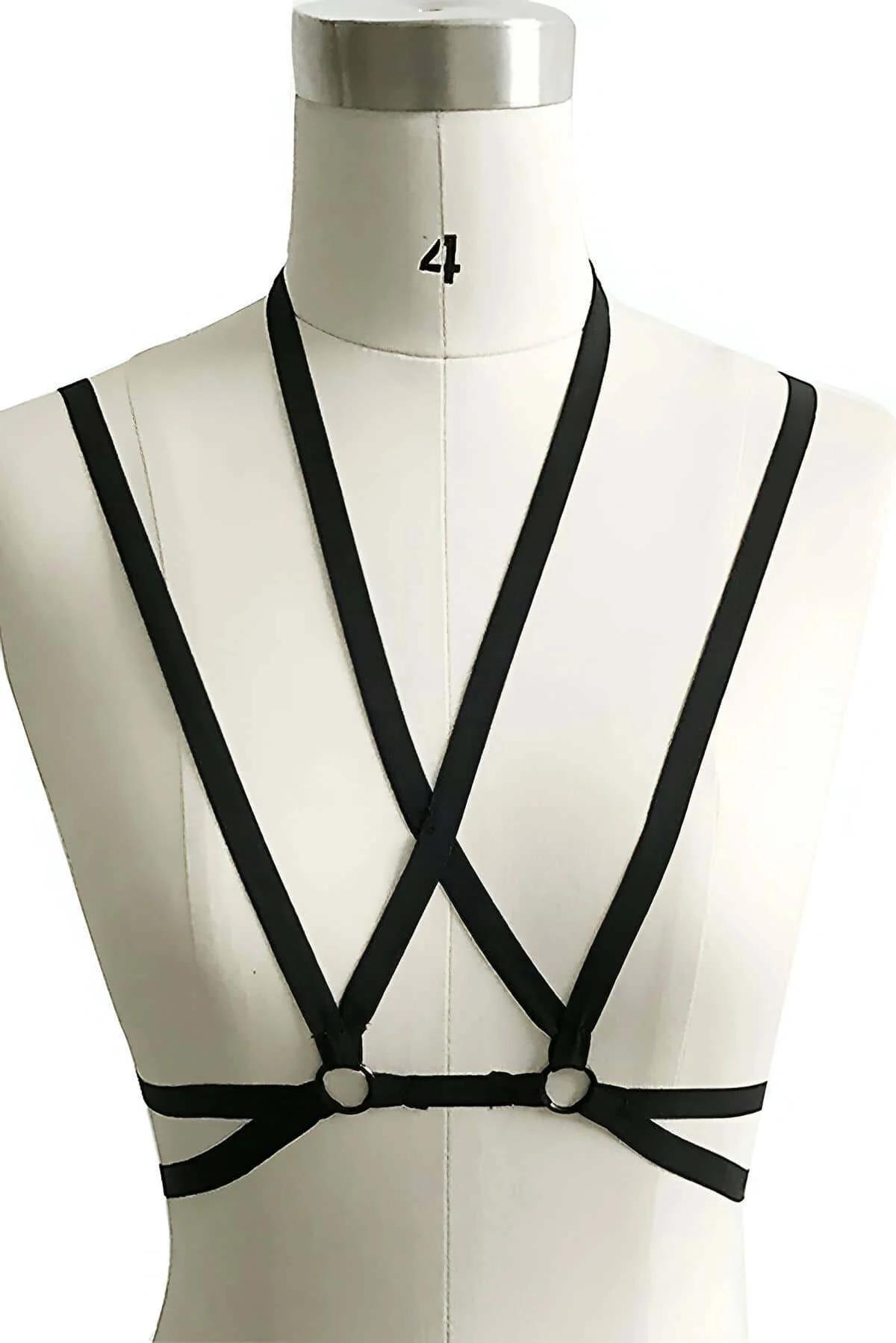 Siyah elastik göğüs harness underbust metal toka detayı, yakın çekim
