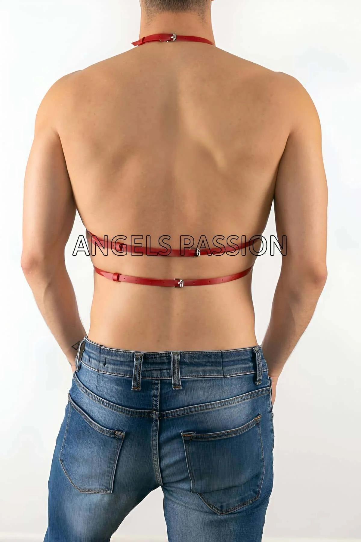erkek harness kırmızı suni deri şerit ön görünüm gümüş metal bağlantı noktaları