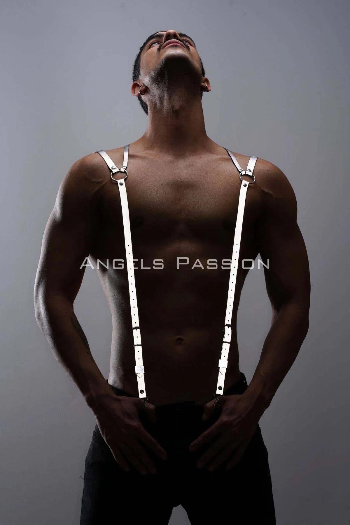 2,5 cm askı genişliği ve metal donanımı gösteren düz serili beyaz PU deri omuz harness