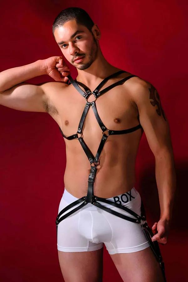 siyah vegan deri full body erkek harness gümüş O-ring ve perçin detayları göğüs ve bel bandı