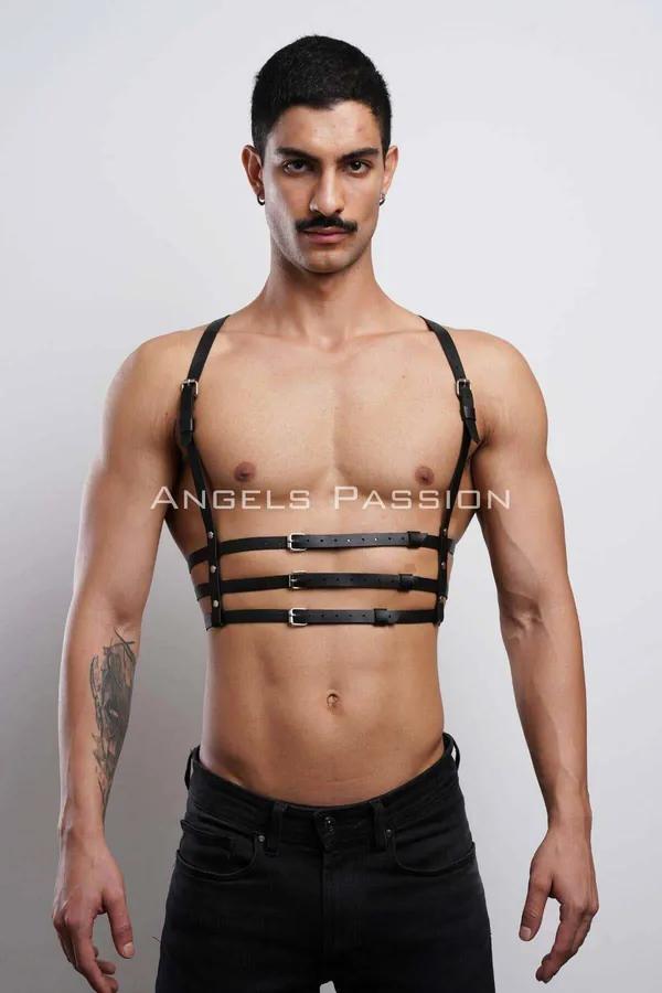 siyah vegan deri 3 sıralı erkek göğüs harness gümüş toka, t-shirt üzeri aksesuar